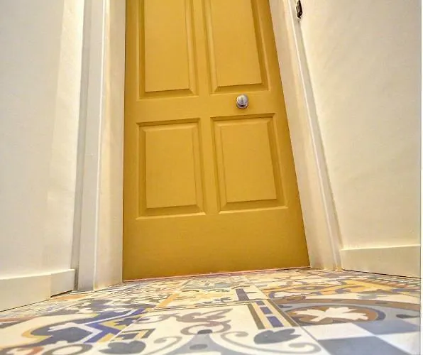 West Street Apartment *